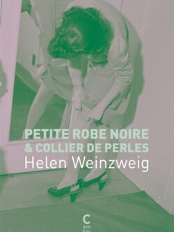 Petite robe noire & collier de perles - Helen Weinzweig